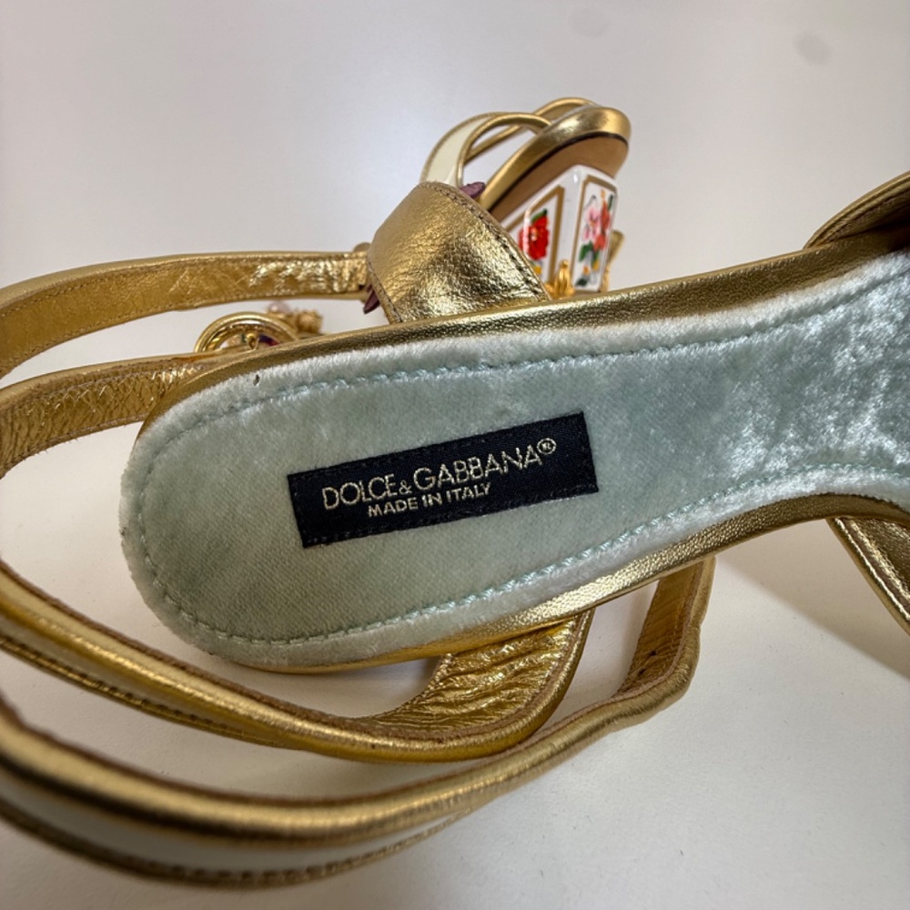 PRE OWNED DOLCE & GABBANA DESIGNER SHOE W/ STACK HEEL W MULTI DIMENSIONAL FLOWER - Picture 6 of 7